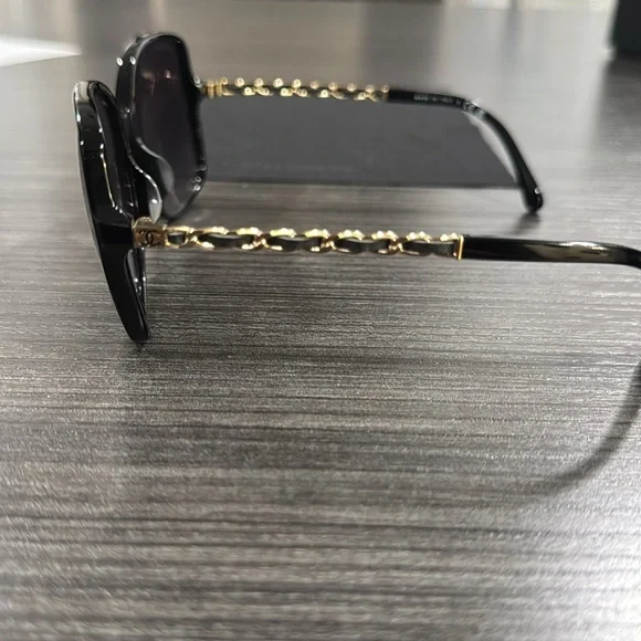 CHANEL SUNGLASSES - Picture 15 of 17